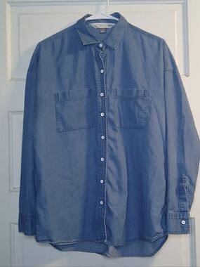 Old Navy Boyfriend Shirt Medium Chambray Denim Button Front Long Sleeve Casual